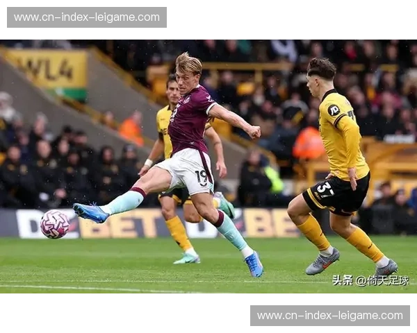 西汉姆联主场抢分势头猛 净胜球-17暴露攻守失衡 西汉姆联主场抢分势头猛 净胜球-17暴露攻守失衡