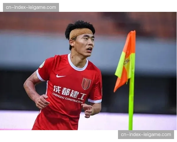 胡荷韬代表球员发言 年轻边卫已成成都战术关键